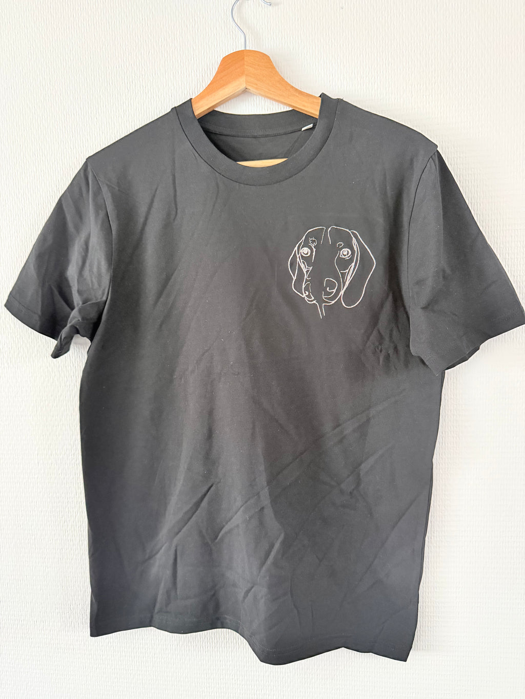 Geborduurde T shirt met lijntekening